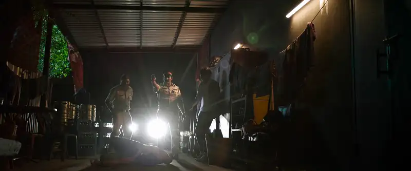 Extraction (2020) Movie Screenshot (1) Extraction (2020) Movie Screenshot (1)