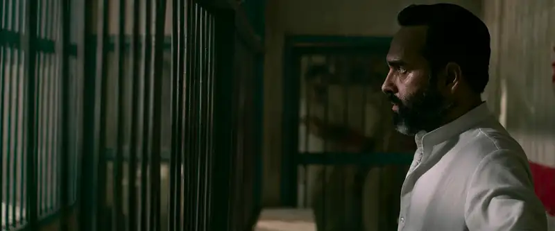 Extraction (2020) Movie Screenshot (2) Extraction (2020) Movie Screenshot (2)