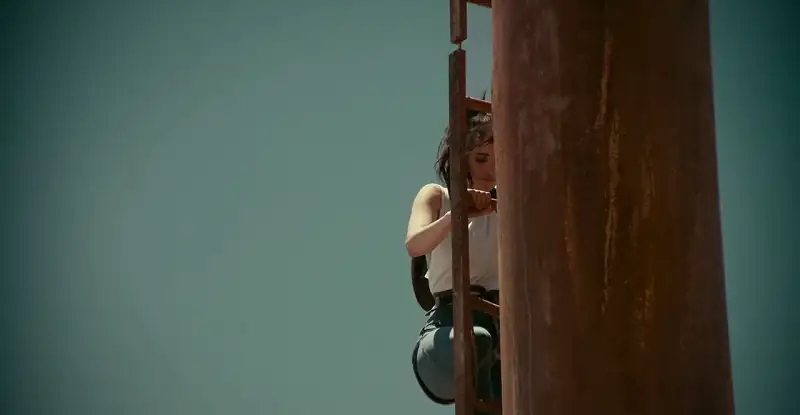 Fall (2022) Movie Screenshot (4) Fall (2022) Movie Screenshot (4)