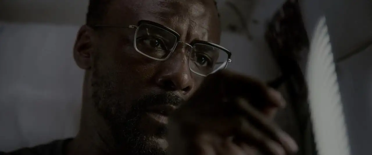 Life (2017) Movie Screenshot (6) Life (2017) Movie Screenshot (6)