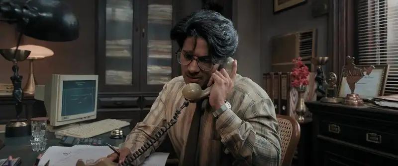 Lucky Baskhar (2024) Movie Screenshot (5) Lucky Baskhar (2024) Movie Screenshot (5)