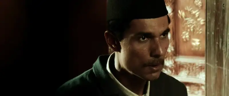 Swatantra Veer Savarkar (2024) Movie Screenshot (1)