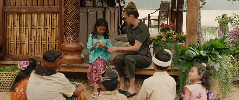 Ticket to Paradise (2022) Movie Screenshot (2) Ticket to Paradise (2022) Movie Screenshot (2)